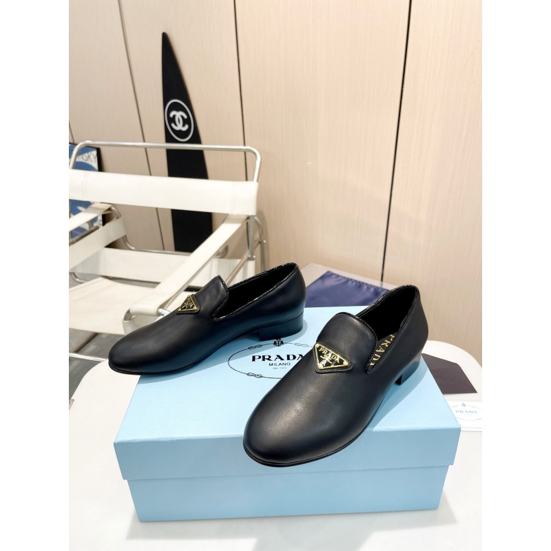 Pra*a leather shoes